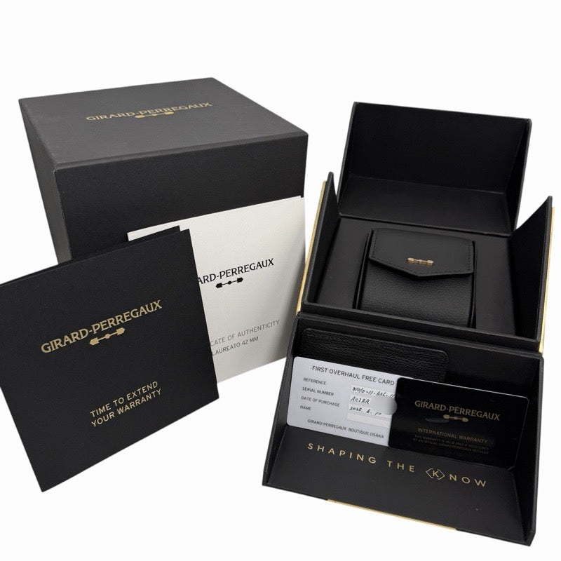 芝柏 (Girard-Perregaux) 81010-11-636-11A Laureato 42毫米无限版腕表，全球限量188枚，缟玛瑙和不锈钢材质